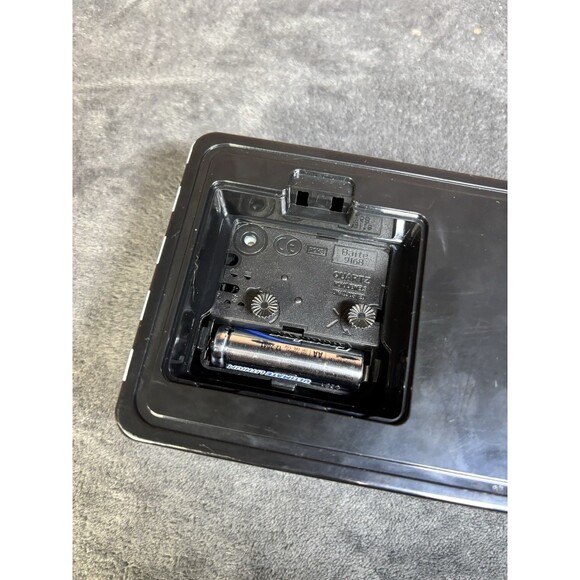 Vans Retro Flip Calendar Alarm Clock With Checkerboard ABS Shell - Picture 8 of 8